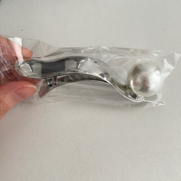 Hair claw - Picture 2 of 5